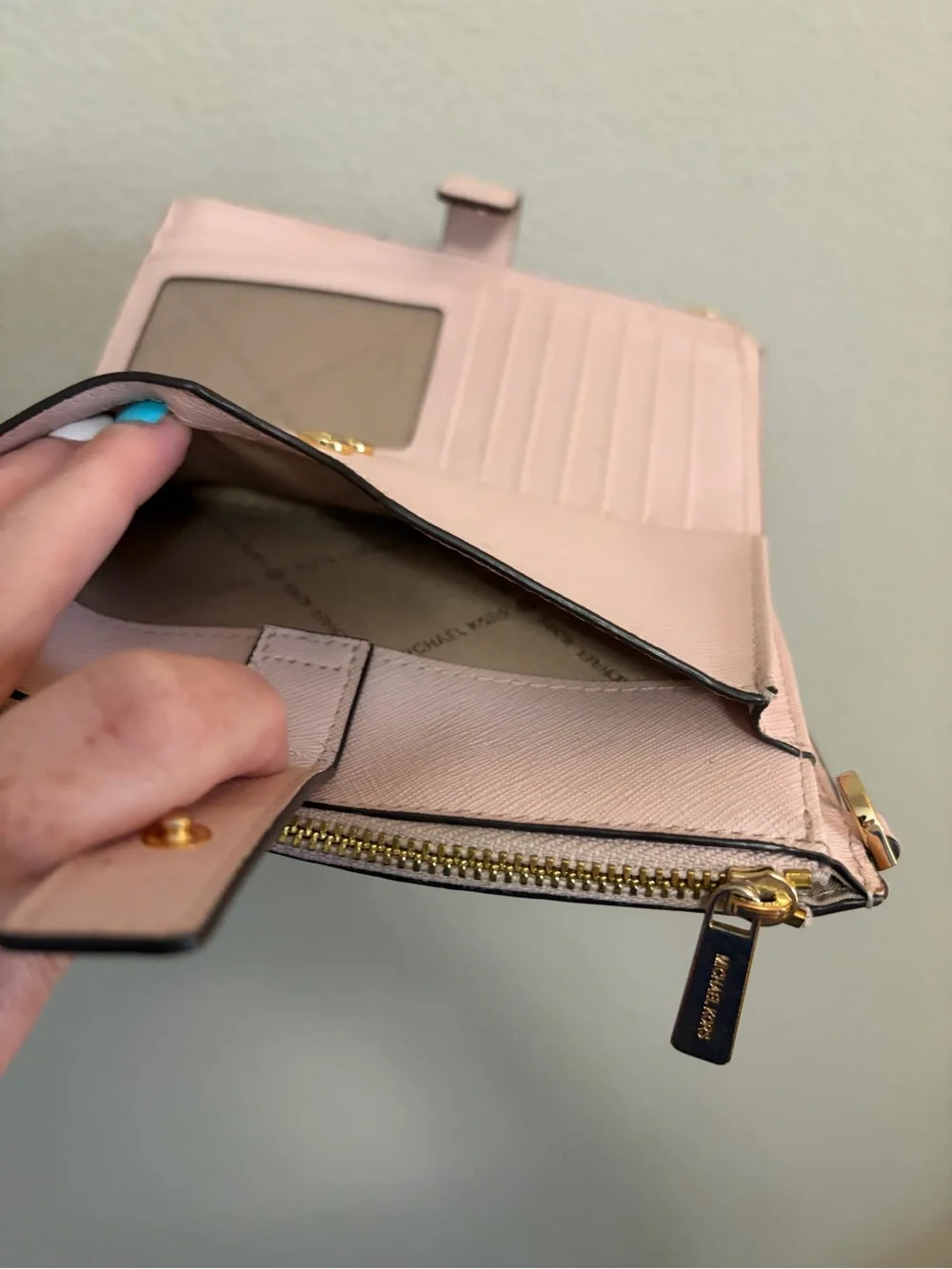 Michael Kors Jet Set Large Leather Wallet clutch‎ minimalist chic light pink